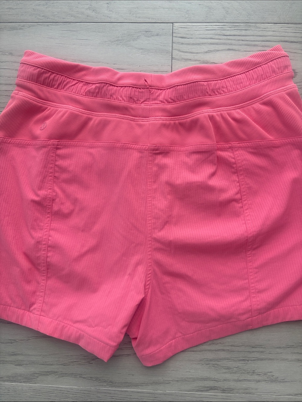Lululemon Dance Studio Shorts Size 6 Pink FLAW - Picture 3 of 7